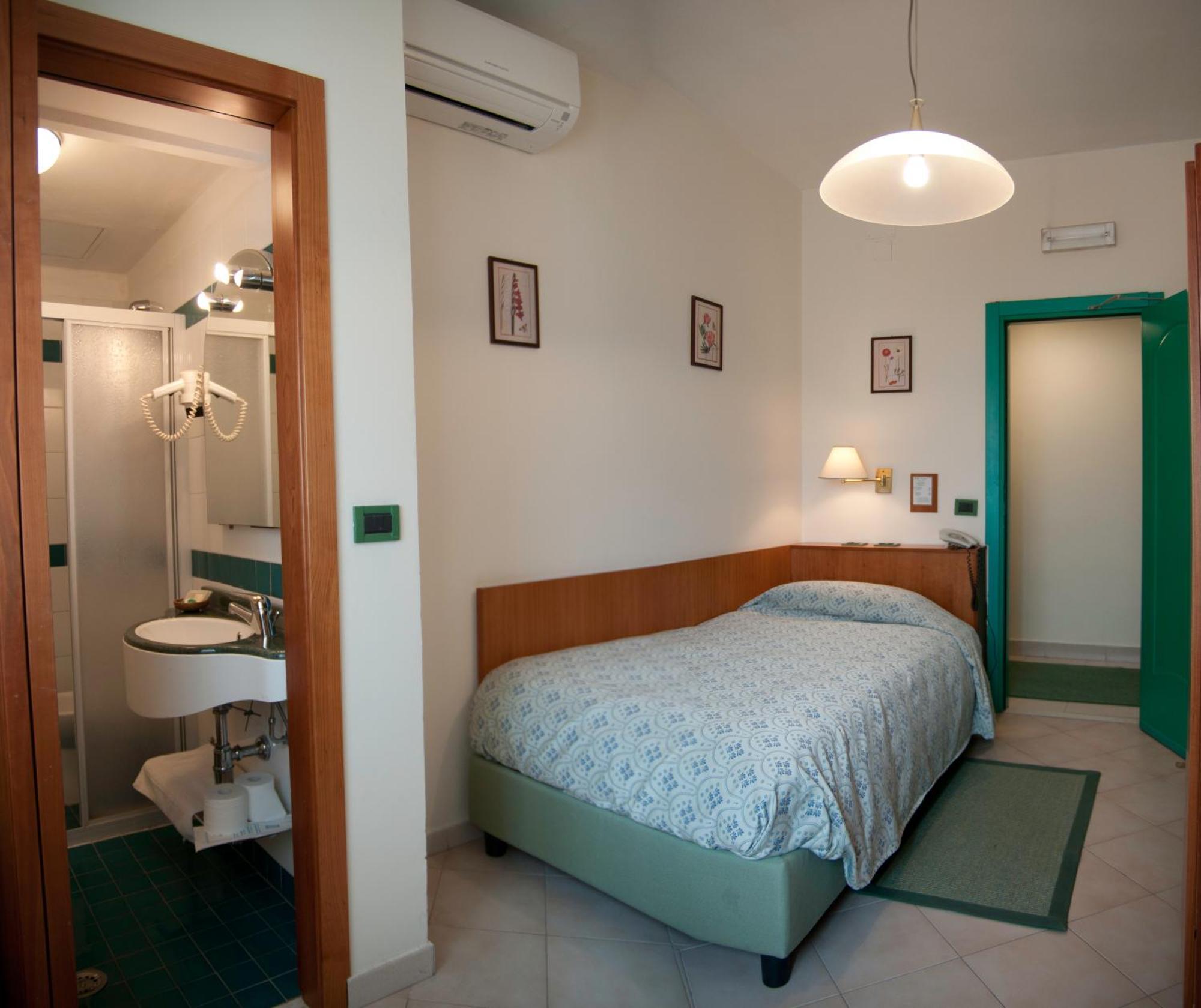Hotel Boston Livorno Exterior foto